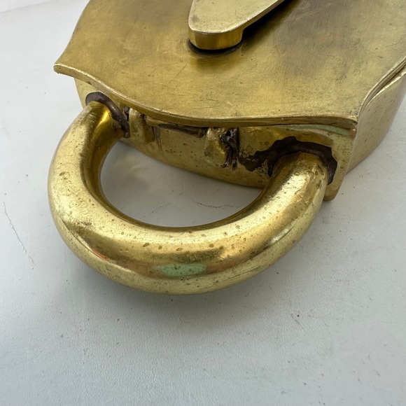Vintage YM Brass Padlock Trinket Box Hinged Lid Secret Stash Box 3-45 Gold Tone - Picture 5 of 8